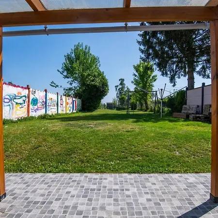 Large Family With Spacious Garden!