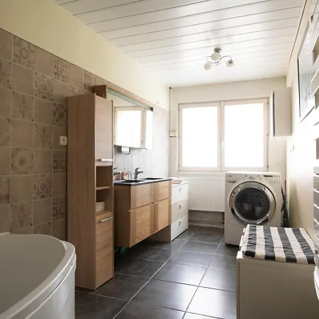 Large Family With Spacious Garden! *